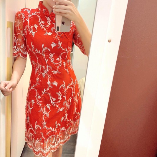 复古红色蕾丝拼接钩花旗袍