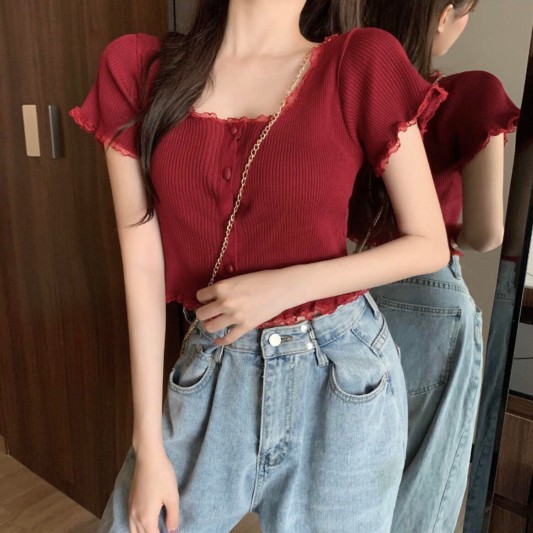 甜美蕾丝拼接针织上衣