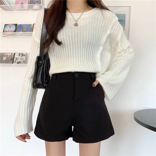 黑色高腰阔腿A字短裤