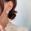 白色复古绒布格纹方形耳钉