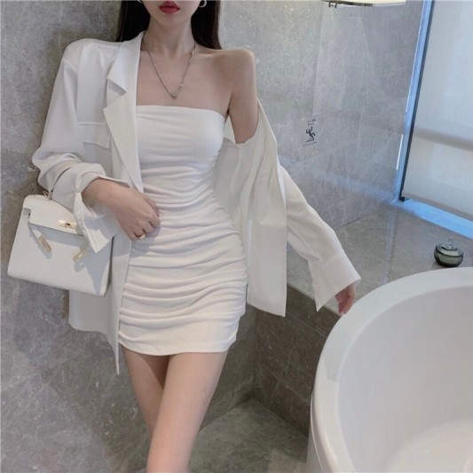 高品质西装外套+褶皱修身抹胸连衣裙