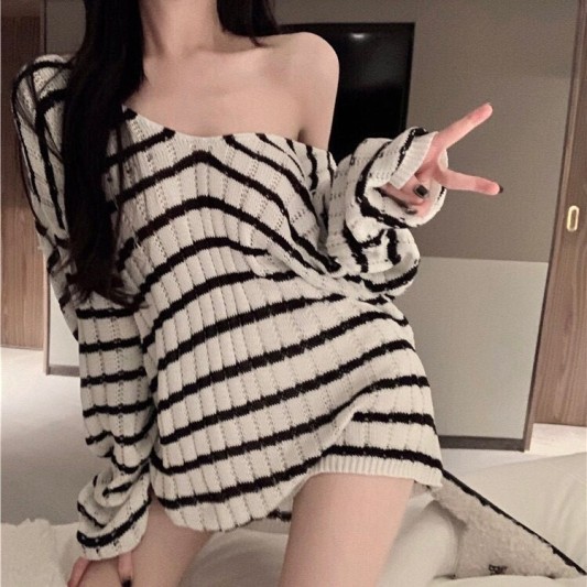 黑白条纹针织V领上衣