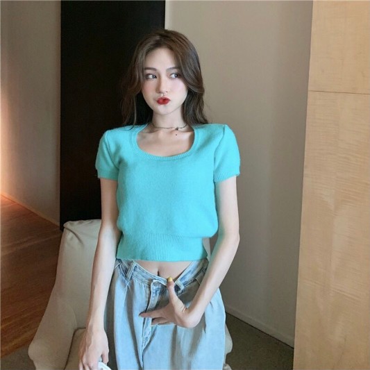 百搭宽松针织短版上衣